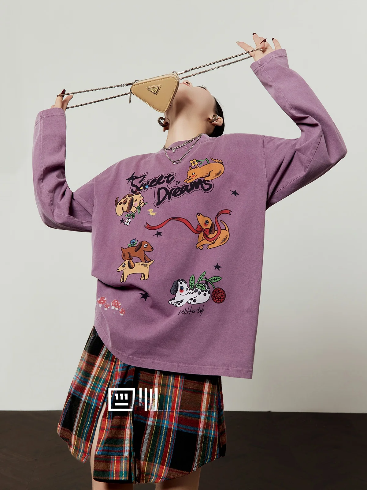 

Фиолетовая футболка Zhou Li Wu для женщин, с круглым вырезом, с принтом, весна 2026, свободный крой, с длинными рукавами, с мультяшным рисунком собаки, топ