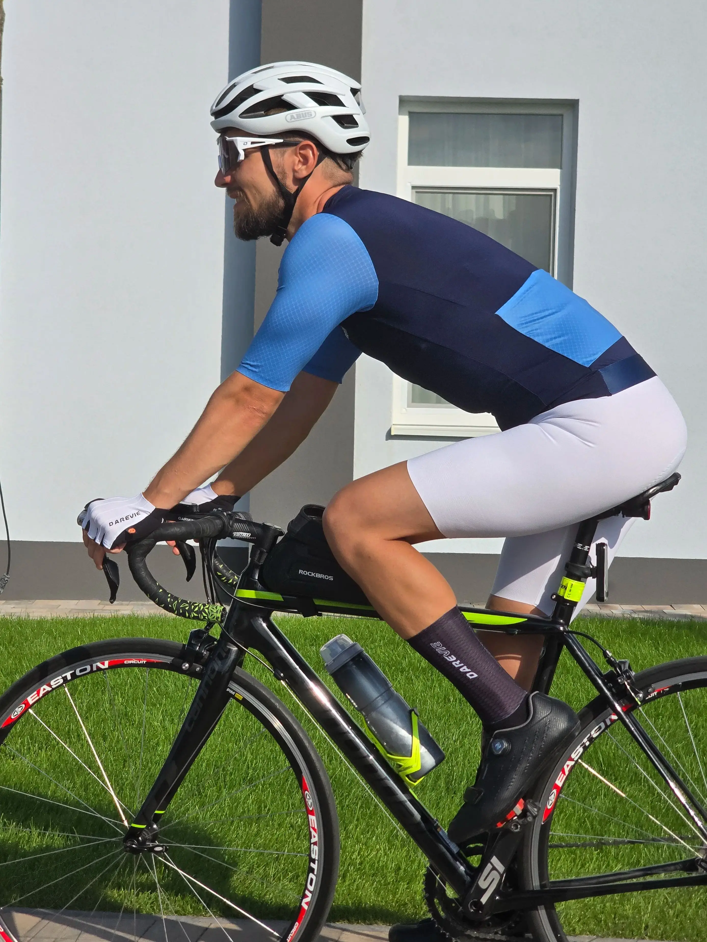 AliExpress DAREVIE Men Cycling Socks Non-Slip High-Performance Cycling Socks Lightweight Moisture-Wicking Quick-Dry Outdoor Sports Socks