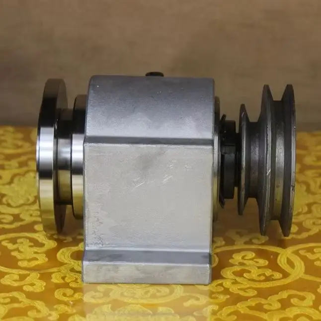 Lathe spindle high strength lathe head assembly with flange tapered bearing