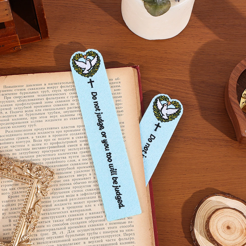 

1 Pc Hand Embroidered Felt Bookmark Cute Embroidery Patterns Page Marker for Book Lovers Students Reading Accessories