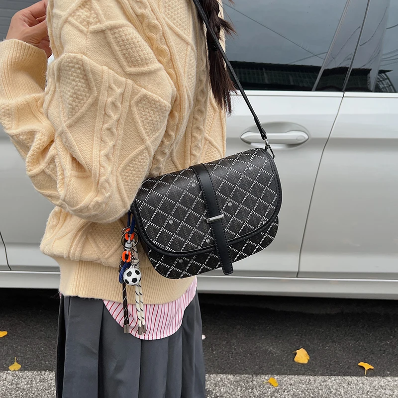 

Новая модная дизайнерская сумка через плечо, повседневная дорожная сумка, женская сумка через плечо с цепочкой, высококачественная маленькая квадратная сумка