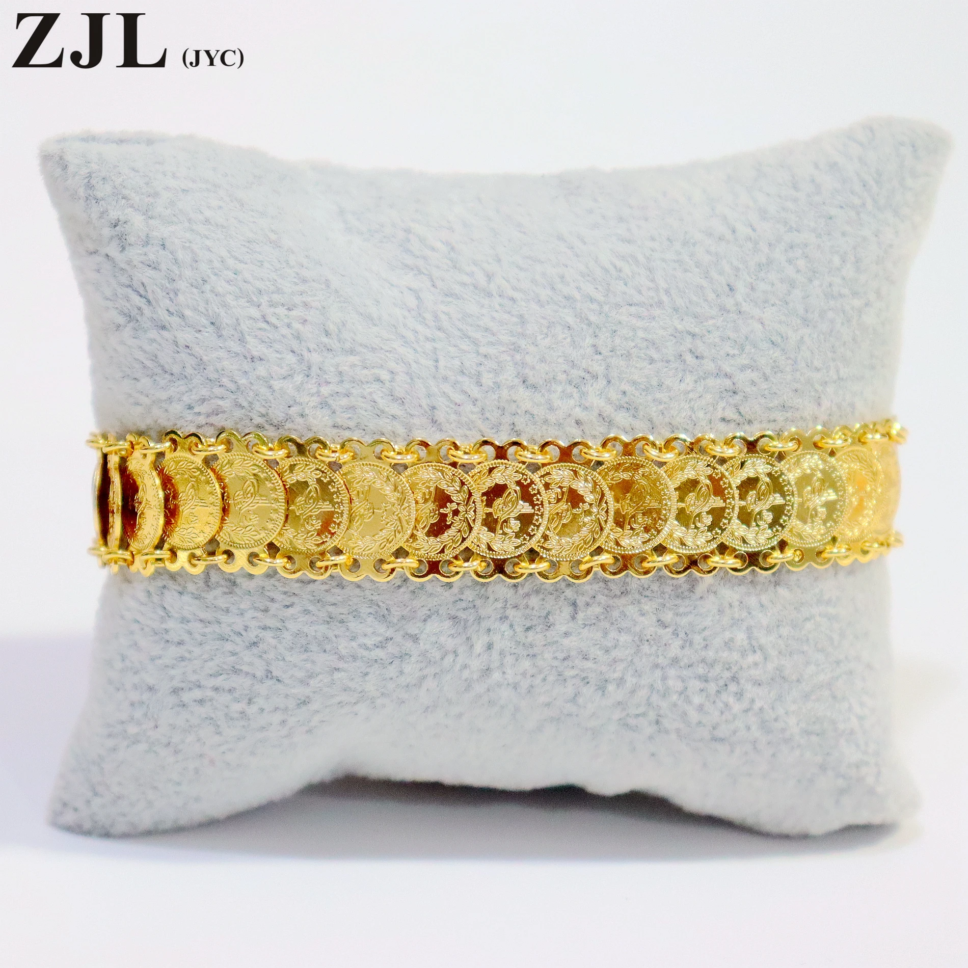 Luxurious 24K Gold-Plated Coin Bracelet with Exquisite Craftsmanship