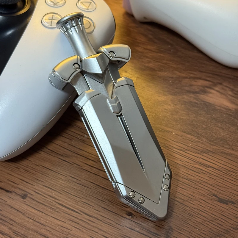 

Портативный уличный EDC-инструмент: светящийся меч-игрушка для пальцев, креативная карточная игрушка-трансформер