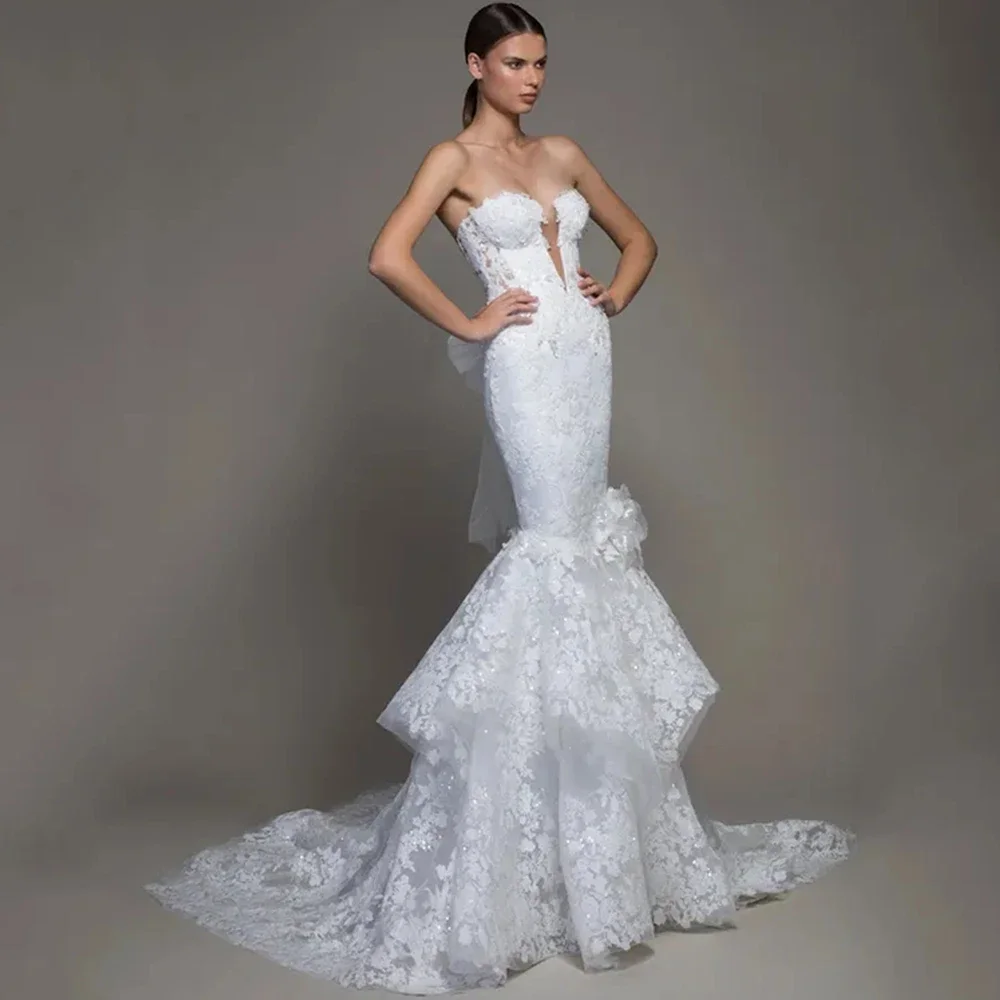 Chic Mermaid Tiered Wedding Dress Sweetheart Strapless Lace Applique Sexy Open Back Bridal Lace Up with Sweep Train Flower Gowns