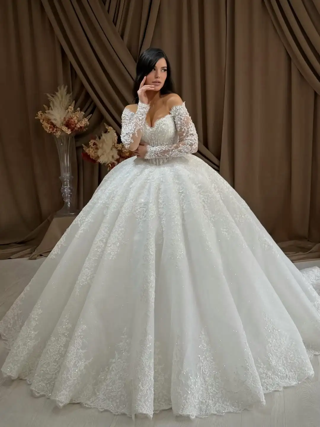 Customzied  Lace Ball Gown Wedding Dress Off Shoulder V Neck Long Sleeves Bridal Gown Sparkly Princess Wedding Dress with Train