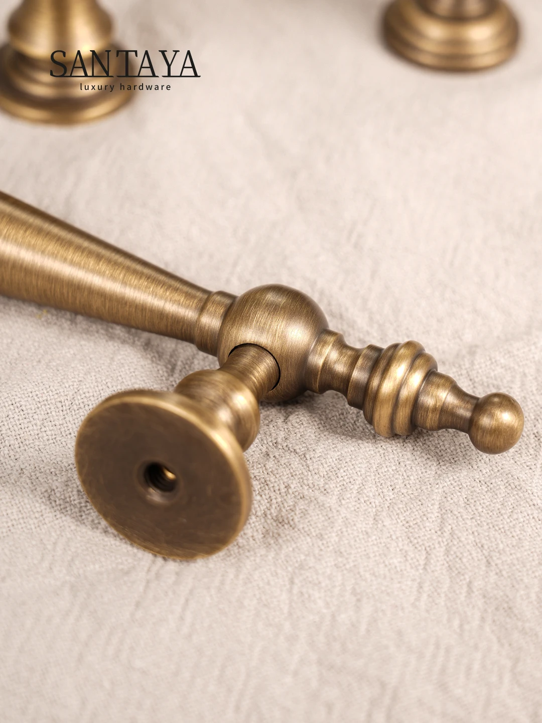 Santaya Massiver antiker Messinggriff, bronzefarbener Kleiderschrank, Tür, Schublade, Schrank, luxuriöser antiker runder Turm, Kupfergriffe