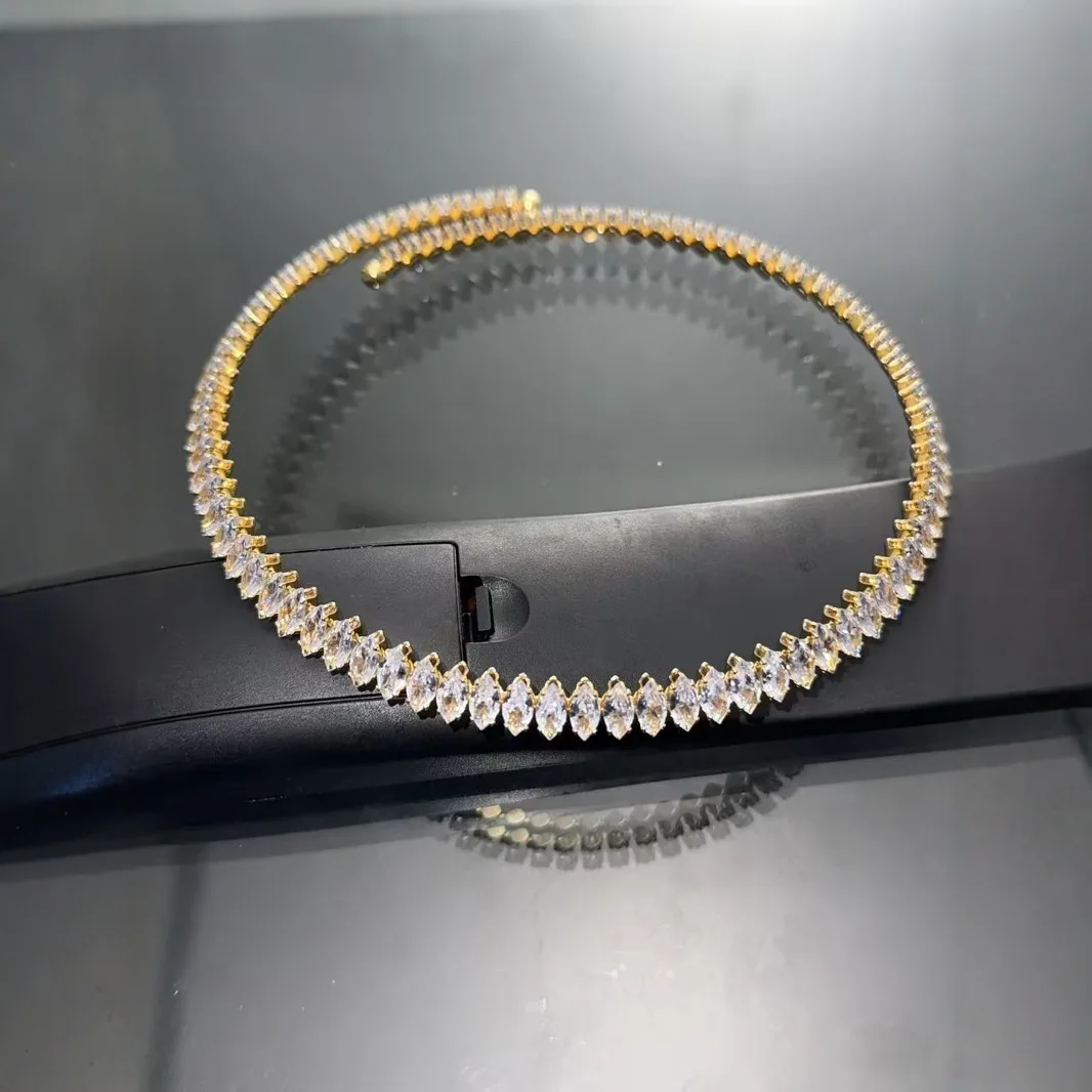 الطريق الأيمن جديد الراقية تصميم المتخصصة الفاخرة المألوف بسيط النحاس مطعمة الزركون كامل الماس طوق قلادة للنساء #2
