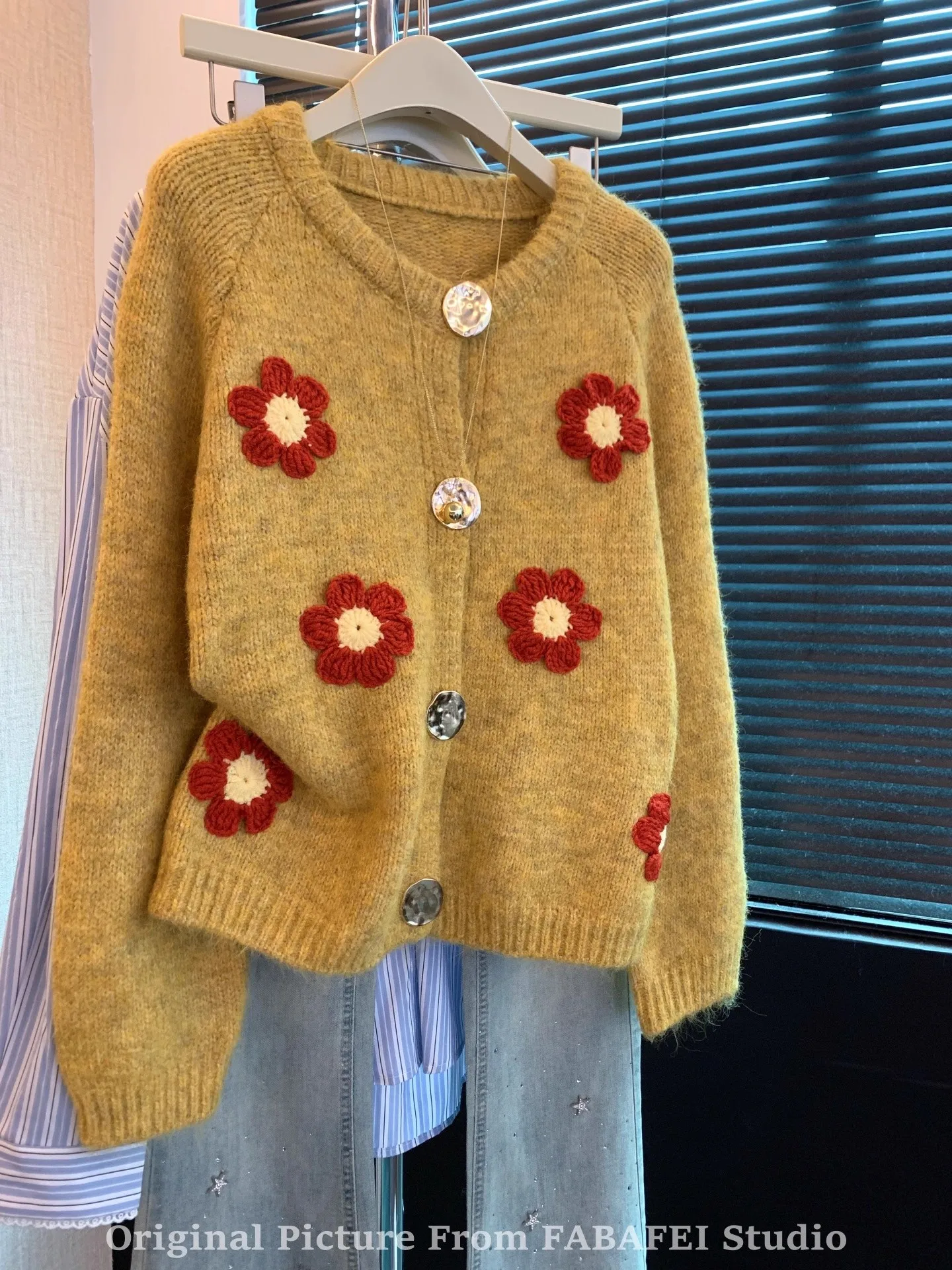 

Soft Gentle Soft Embroidery Floral Knitted Sweater Coat Women's Autumn Winter Outerwear Casual Comfortable Cardigan Tops F341