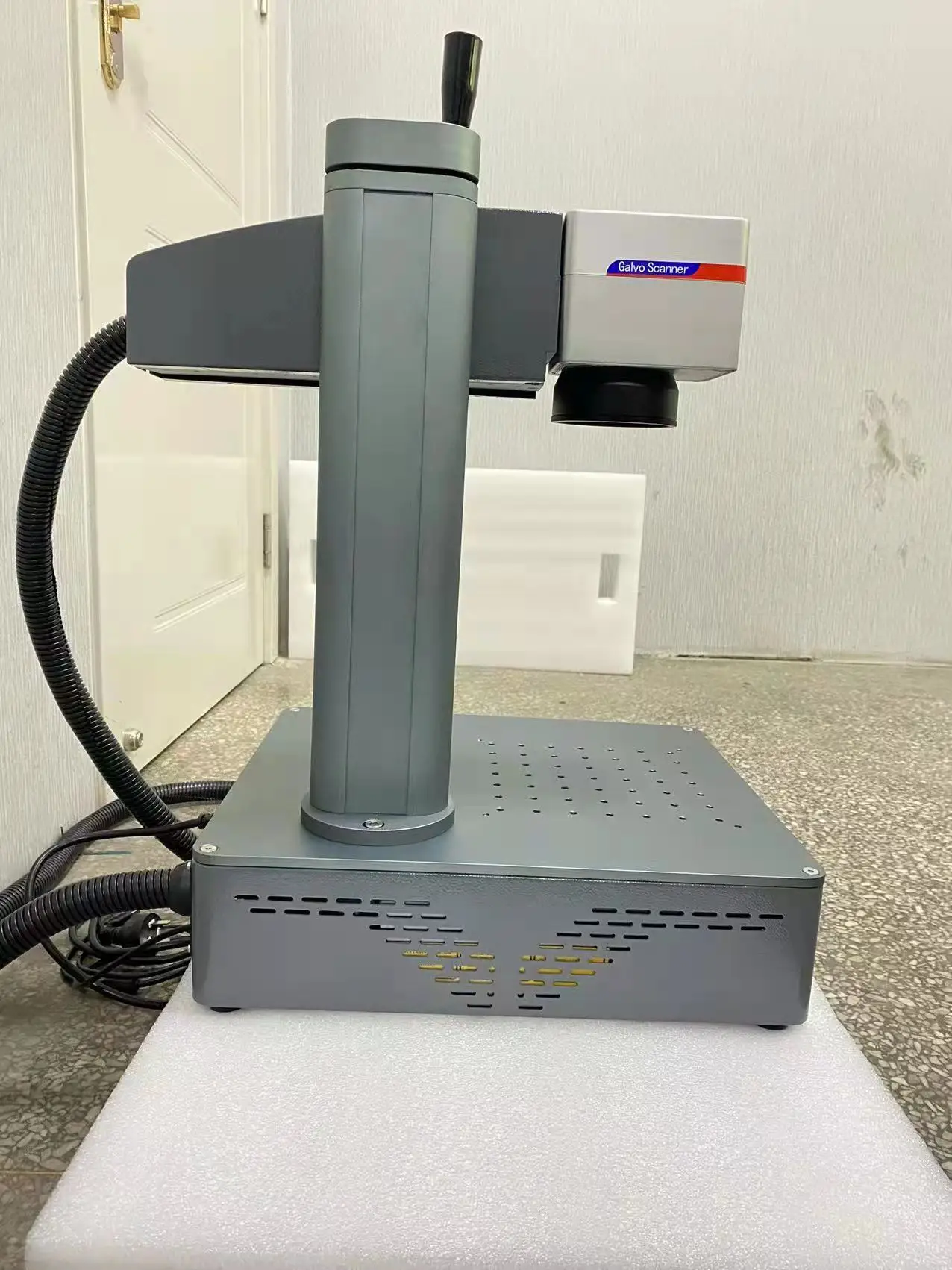 20w/30w/50w Auto Focus JPT MAX Fiber Laser Marking Machine Fiber Laser Cutting Engraving All Metal