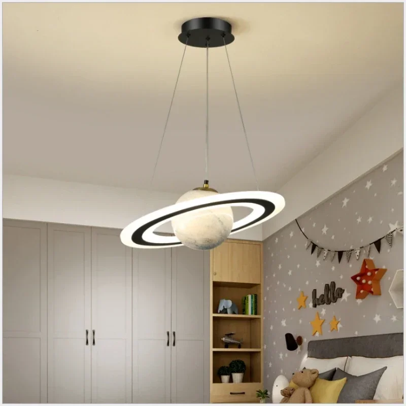 Nuovo lampadario pianeta per bambini stanza dei ragazzi soggiorno palla acrilica astronauta lampada a sospensione a Led illuminazione della decorazione della casa dell'interno