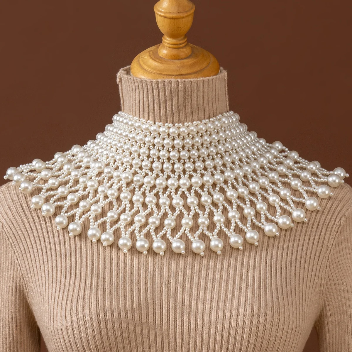 A Simple Style White Beaded Handmade Wave-Shaped Necklace, Suitable As A Wedding Dress Cape Accessory For Women.