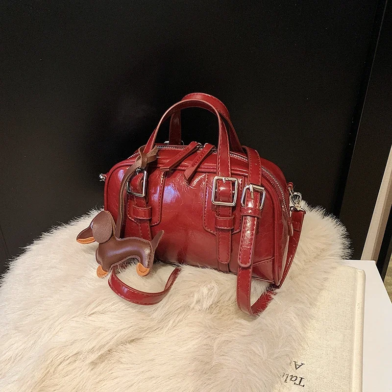 

2025 Лидер продаж, нитки для шитья, горизонтальная дизайнерская маленькая квадратная сумка из искусственной кожи, однотонная легкая модная сумка через плечо на молнии