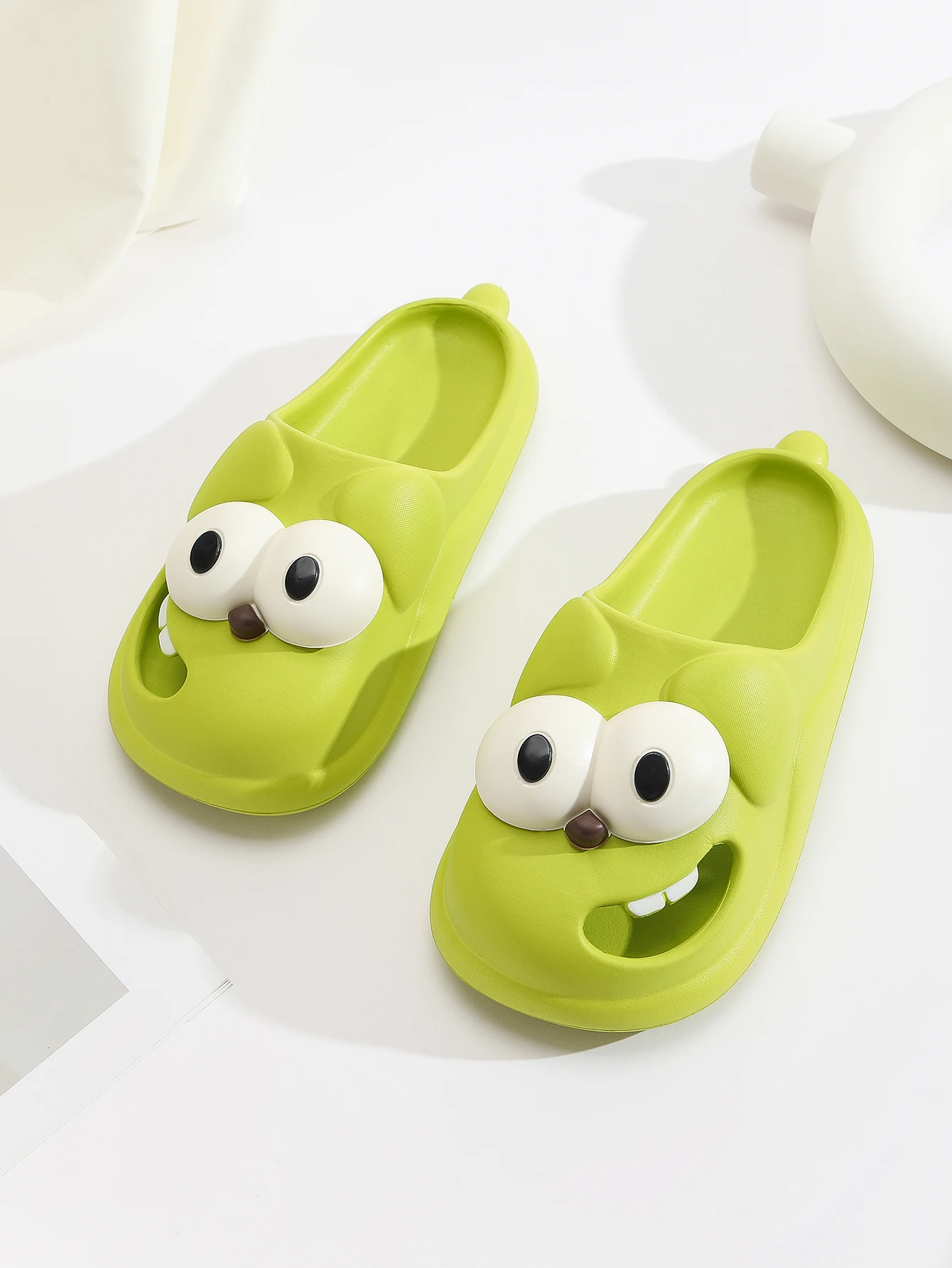 Cute big-eyed dog slippers for couples, big children, summer outer wear, Baotou cartoon slippers, home indoor non-slip clogs