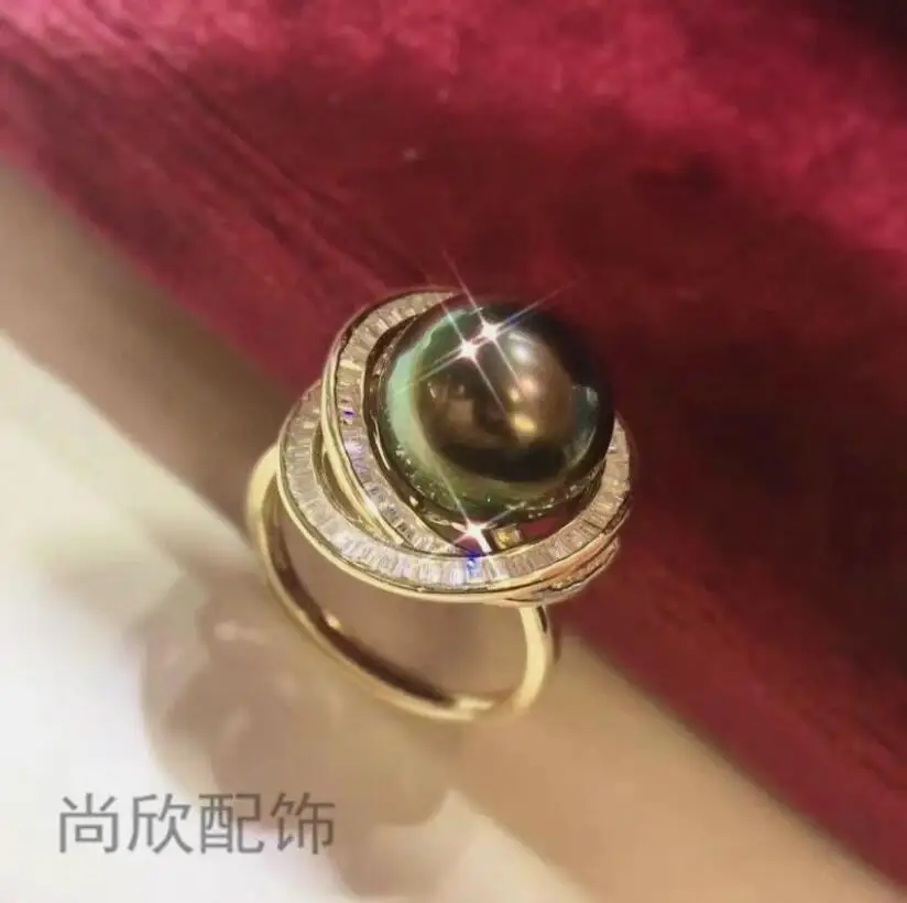 

Потрясающее кольцо с таитянским круглым черным зеленым жемчугом диаметром 10–11 мм, 925-х годов.