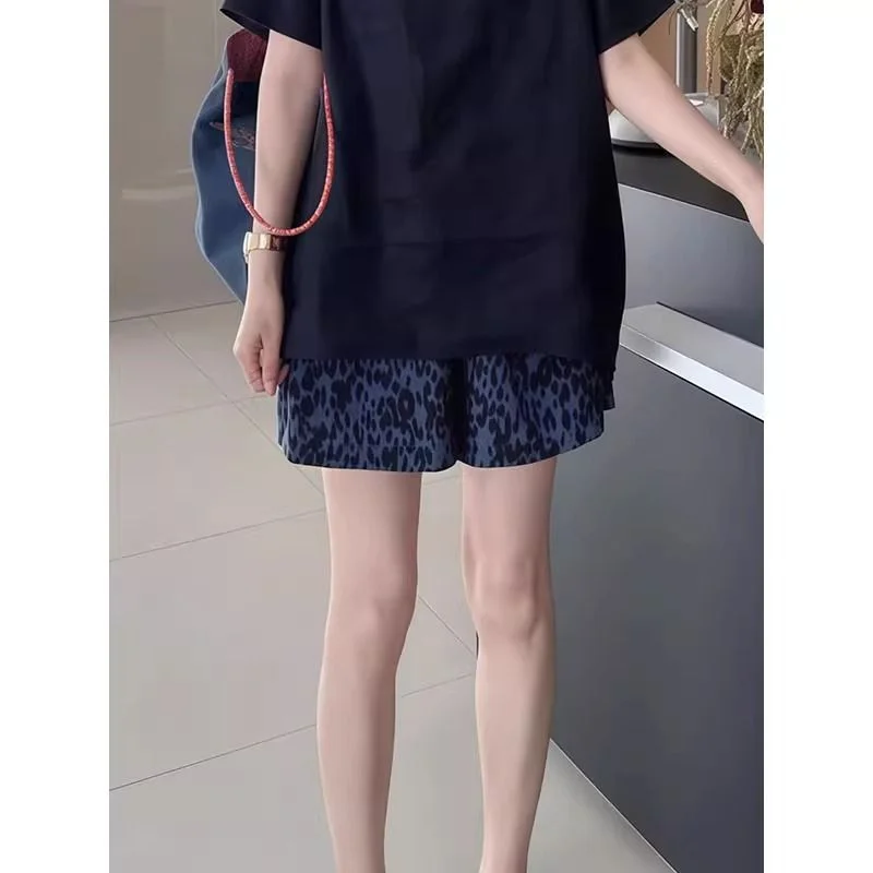 กางเกงขาสั้นลำลองทรงขากว้างลายเสือดาวสไตล์เรโทรสำหรับผู้หญิงในฤดูร้อน เอวสูง ทรงเข้ารูป ทันสมัย และใช้งานได้หลากหลาย