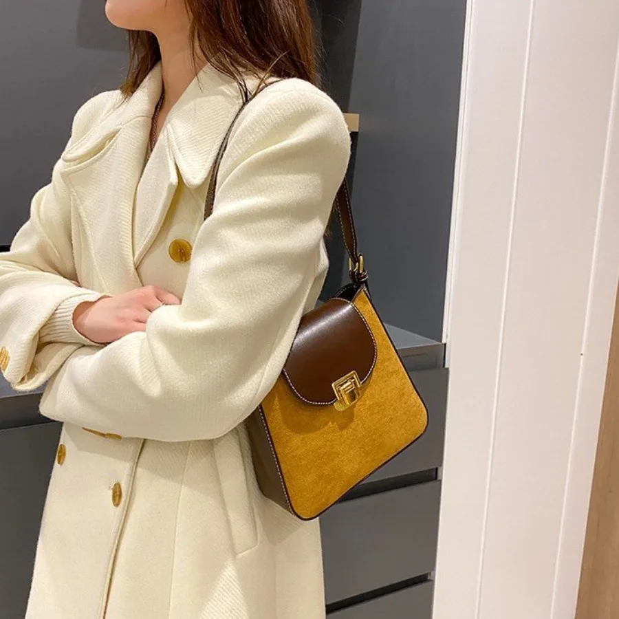 

Корейская замшевая сумка с текстурой в стиле ретро для отдыха, маленькая квадратная сумка с матовой пряжкой, сумка для мобильного телефона, универсальная сумка через плечо для поездок на работу