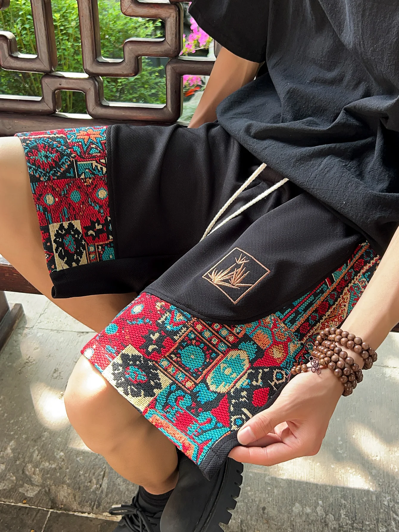 Herren-Shorts mit ethnischem Stickmuster und Taschen, sommerliche, lässige Shorts mit Kordelzug, geeignet für Outdoor- und Strand-Freizeitkleidung