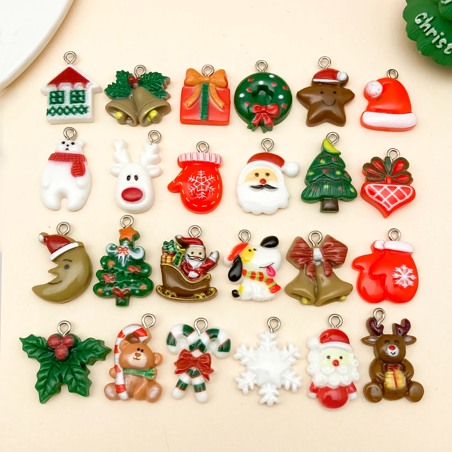 10/20/24 Stück süße Harz Weihnachten Charms Elch Schneemann Weihnachtsmann Anhänger für Ohrringe Halskette Armband DIY Schmuck Zubehör