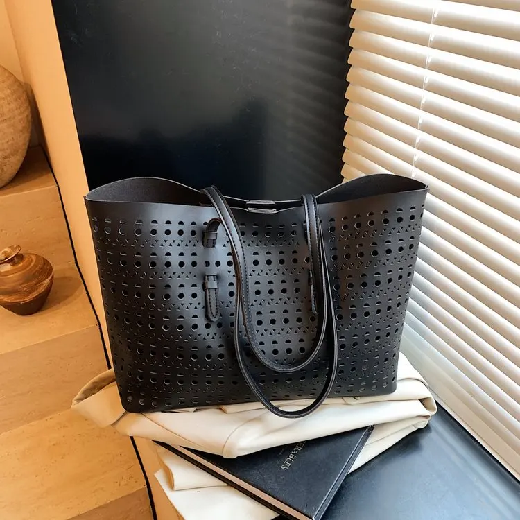 

New Summer Canvas Messenger Bag Women 2025Lightweight Hollow Design Tote Purse for Travel Gym Casual Oversized Boho Shoulder Bag