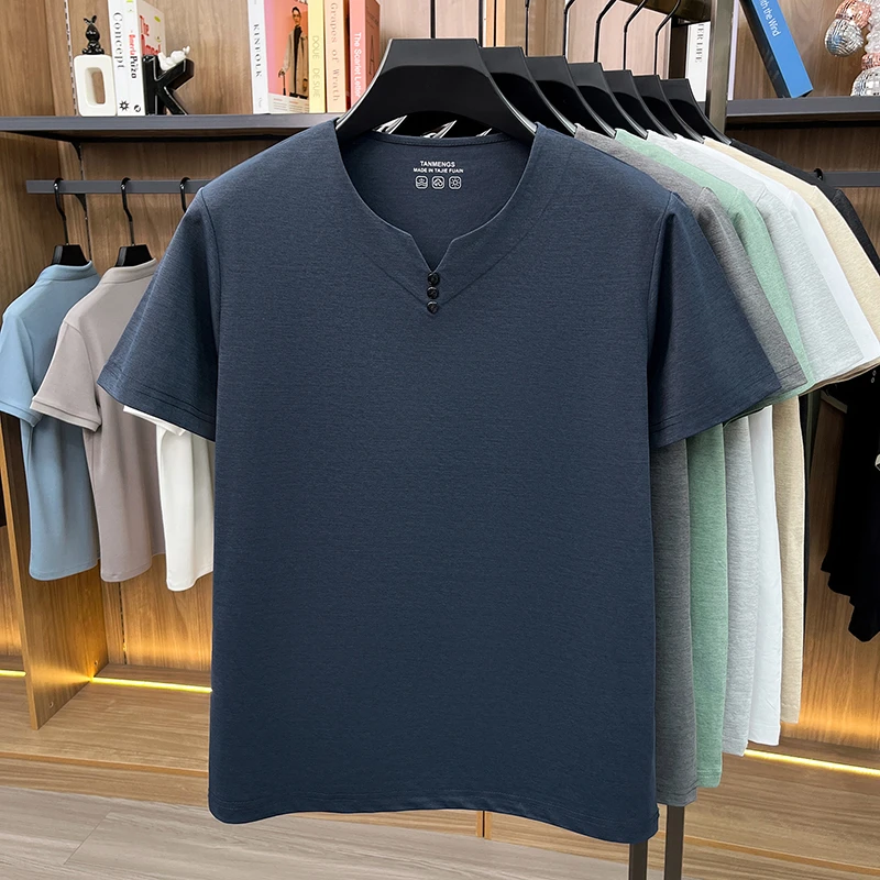 Herren-T-Shirt mit kurzem Arm und V-Ausschnitt, atmungsaktiv, bequemer Stoff für ganztägigen Komfort, lässiger Stil und Alltagskleidung. – Detail 16