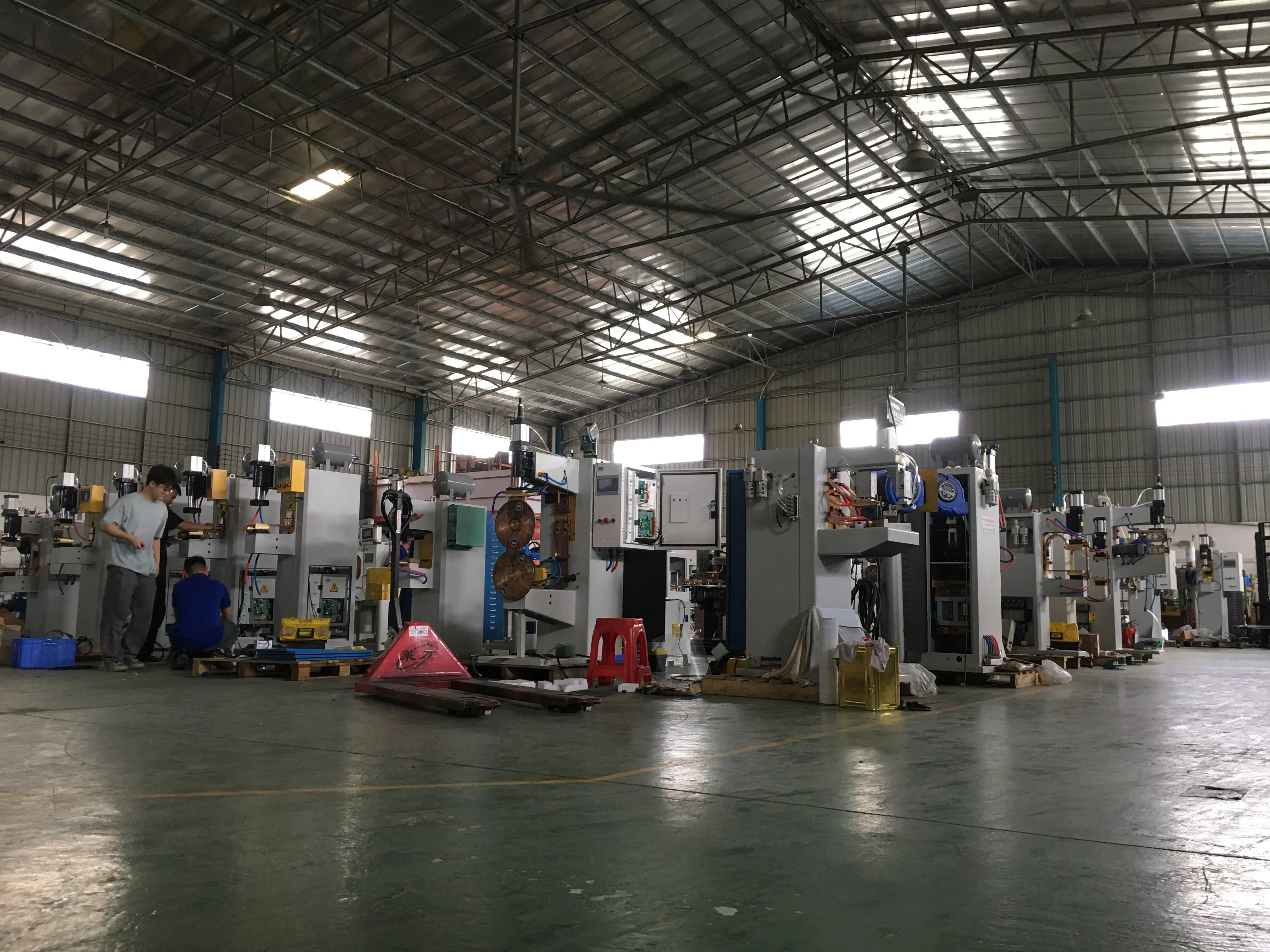 منفذ الشركة المصنعة لمرفق لحام التماس بسعر منخفض، معدات لحام التماس لمواد حوض الفولاذ المقاوم للصدأ