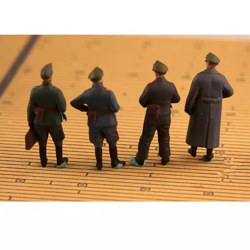 1/72 Scale 4Pcs German Officer Meeting Group Soldiers Action Figures Model DIY Scene Accessory Collection Display Toys Dolls