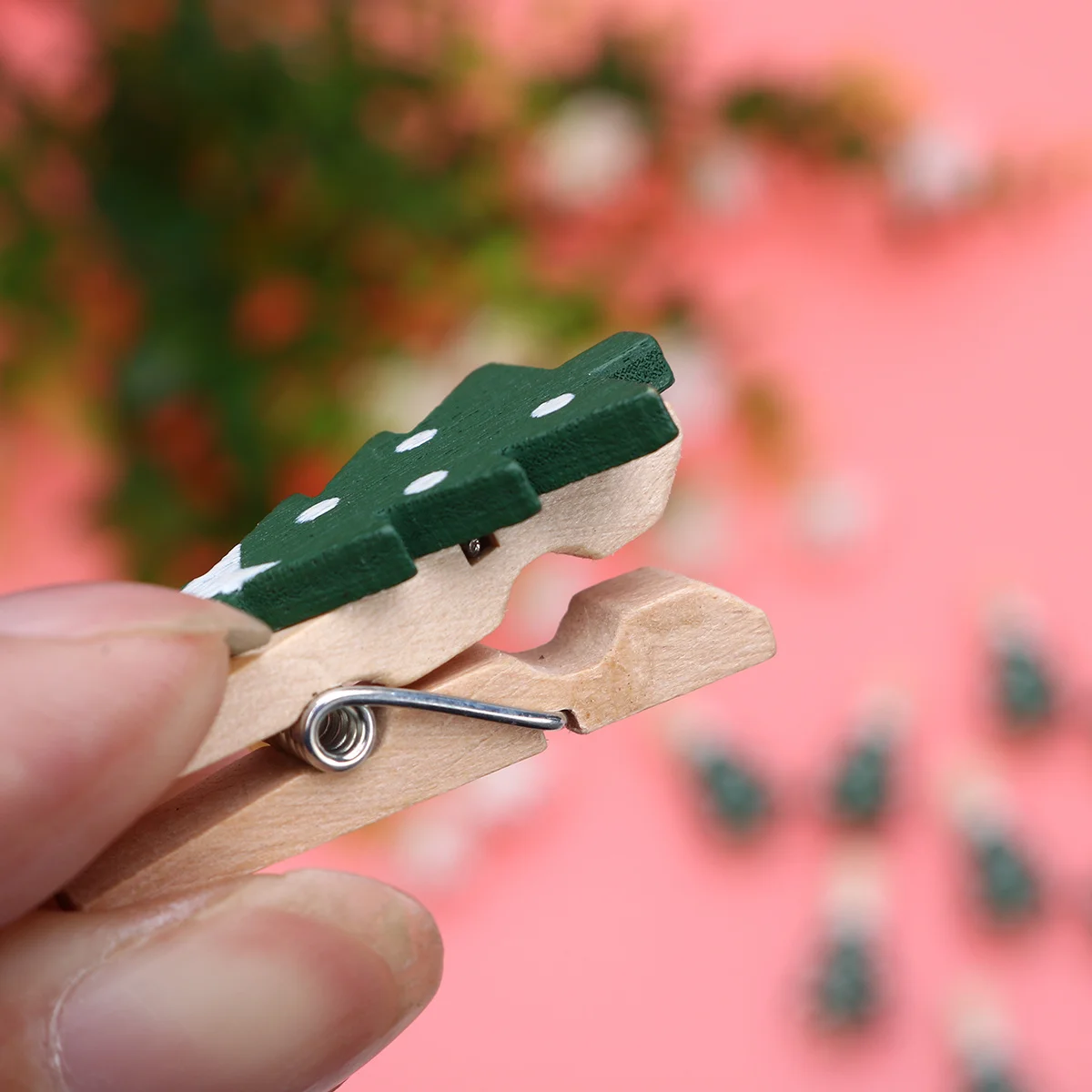 

25Pcs Christmas Tree Clips Mini Wooden Photo Clips Multifunctional DIY Wood Clip for Crafts Cards Decoration Mini Photo Folder