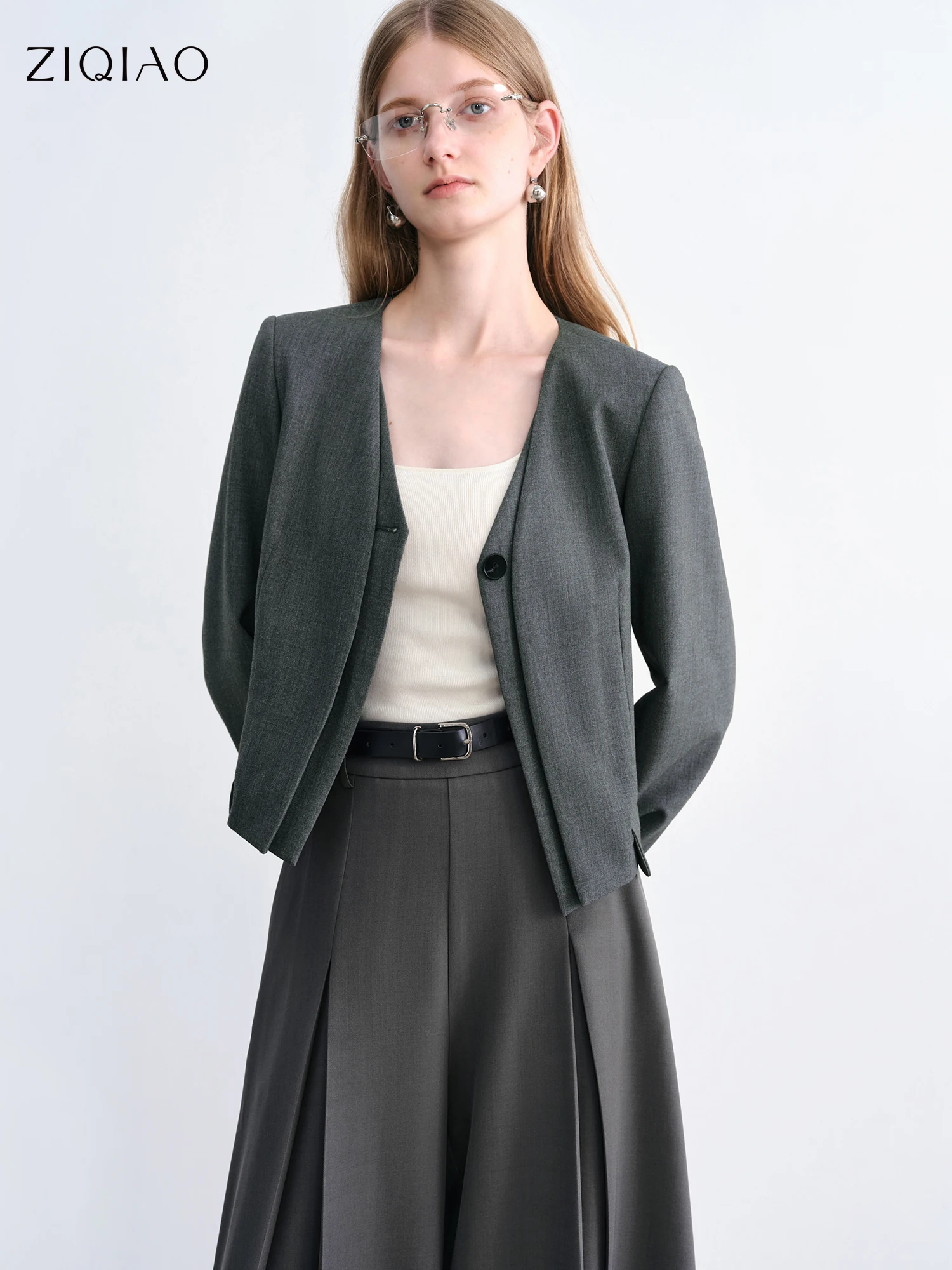 

​ZIQIAO 2025 Women's Short Blazer - Structured Shoulder Mock Two Piece V-Neck Office Casual Jacket with Polyester Blend​