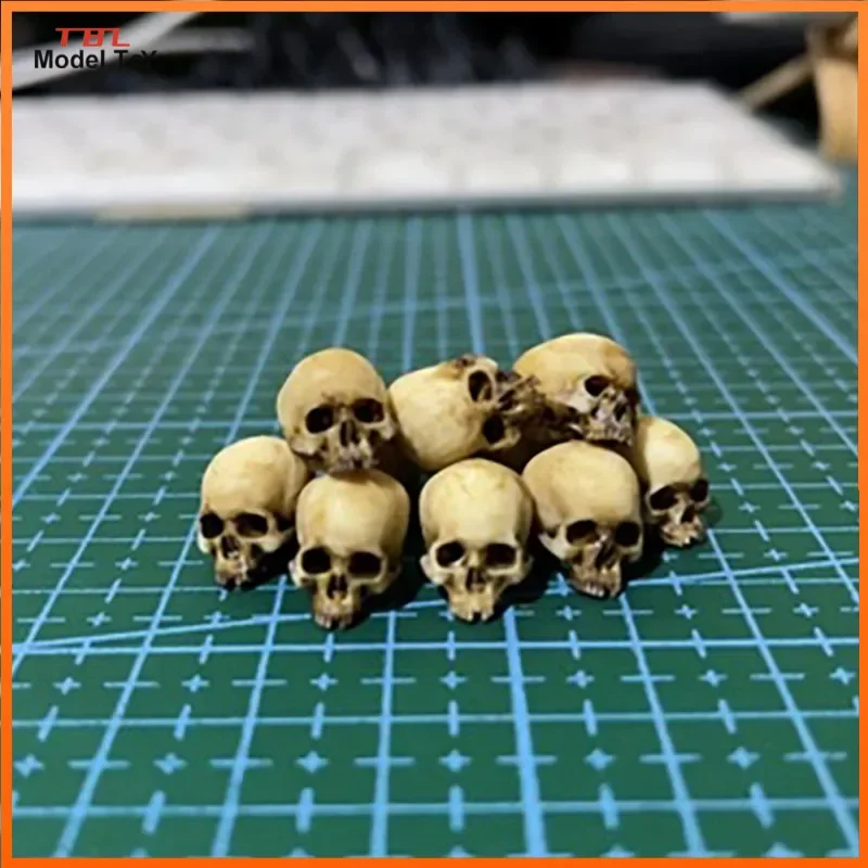 1 Piece 1/18 Scale Resin Human Skeleton Skull Model Ornaments Halloween Fit for 3.75in Action Figure Scene Accessory Toys