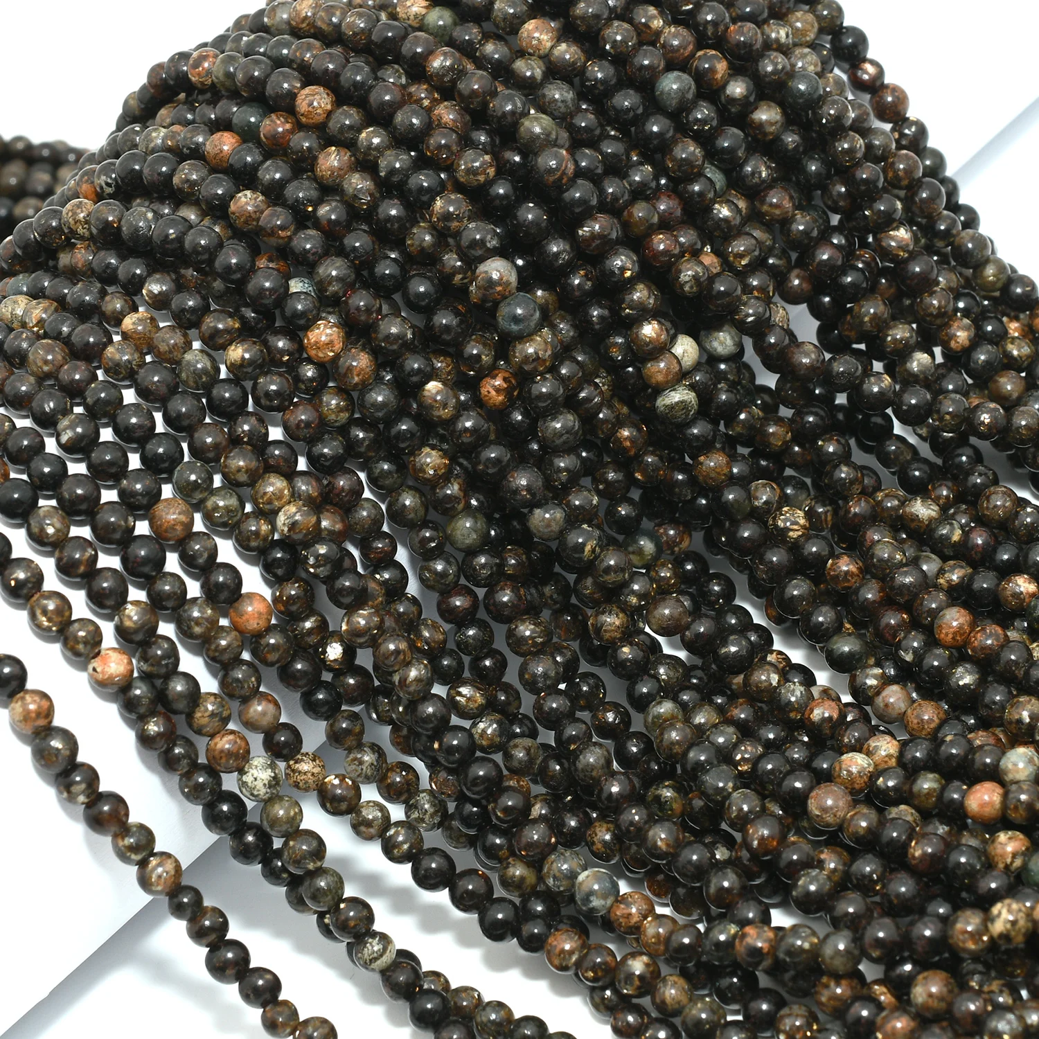 خرز دائري فضفاض من بيوتيت طبيعي 4 مم - 4.5 مم، غير مستدير مثالي