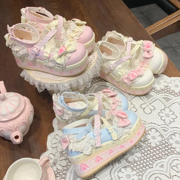 

Маленькие кожаные туфли для девочек с бисквитом, милые клубничные туфли в стиле Лолиты с толстой подошвой, кремовые