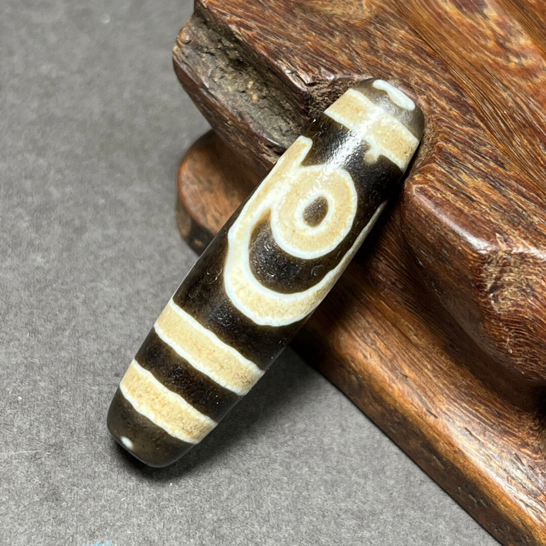 Tibet old material Tibetan large hole dzi beads weathered old agate tooth yellow horizontal wear two eyes old dzi beads necklace