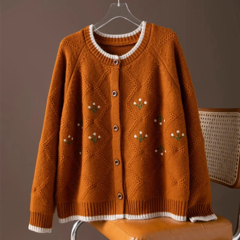 

Birdtree,100% Sheep Wool Embroidery Knitted Cardigan,Woman Retro Single Breasted O-neck Knitwear,2025 Autumn Sweater T5O603JF