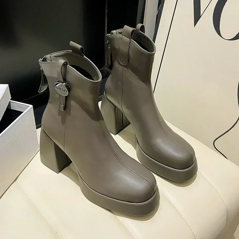 Botines de tacón alto para Mujer, zapatos de cuero de moda con punta cuadrada, tendencia de diseñador gótico, Botas de nieve gruesas de lujo para Mujer 2024