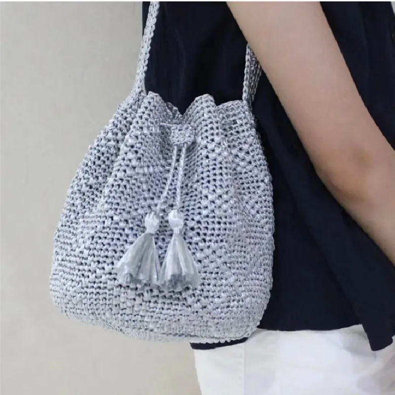 Handwoven hollow pattern women's shoulder bag handbag is fresh, cool, simple, elegant, lightweight and easy to use