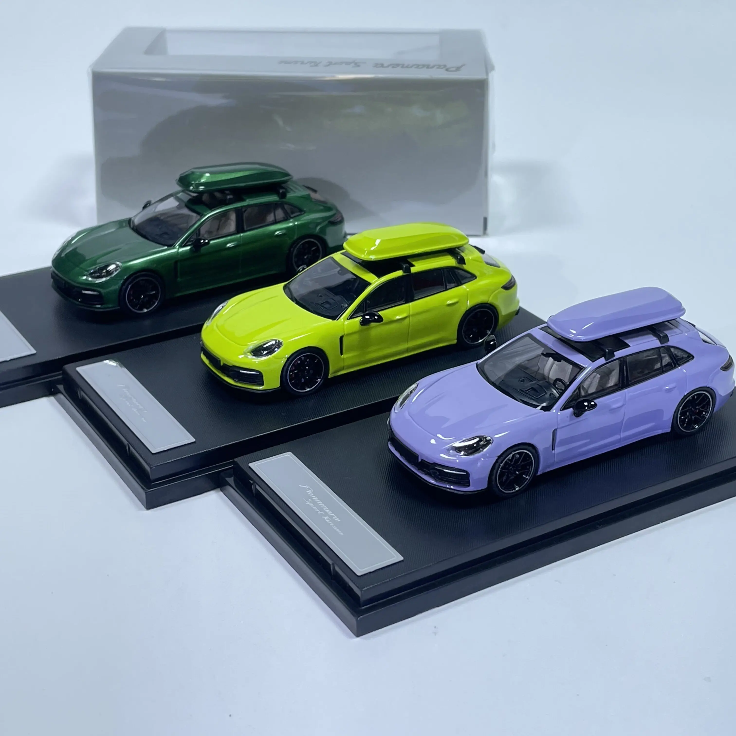 In Stock RM 1:64 Panamera station wagon alloy model