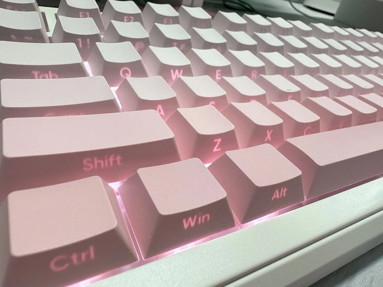 Girl's Pink Gradient Side Engraved Keycap, RGB Transparent, PBT Material 136 Keys for 98/87/104 Mechanical Gaming Keyboard