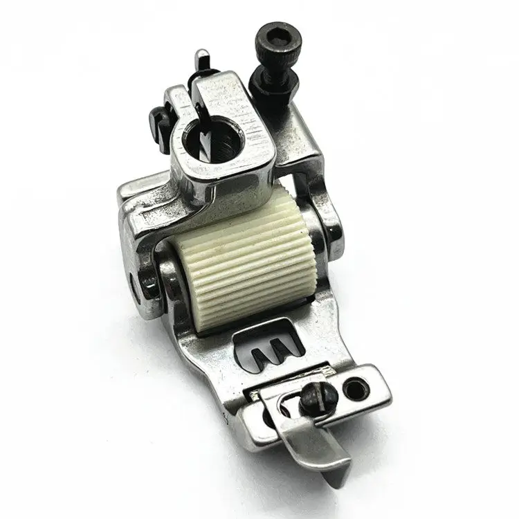 Three Needle And Five Thread Overlock Sewing Machine With Needle Spacing Of 5.6 And Adjustable Distribution Knife For Wheel Foot