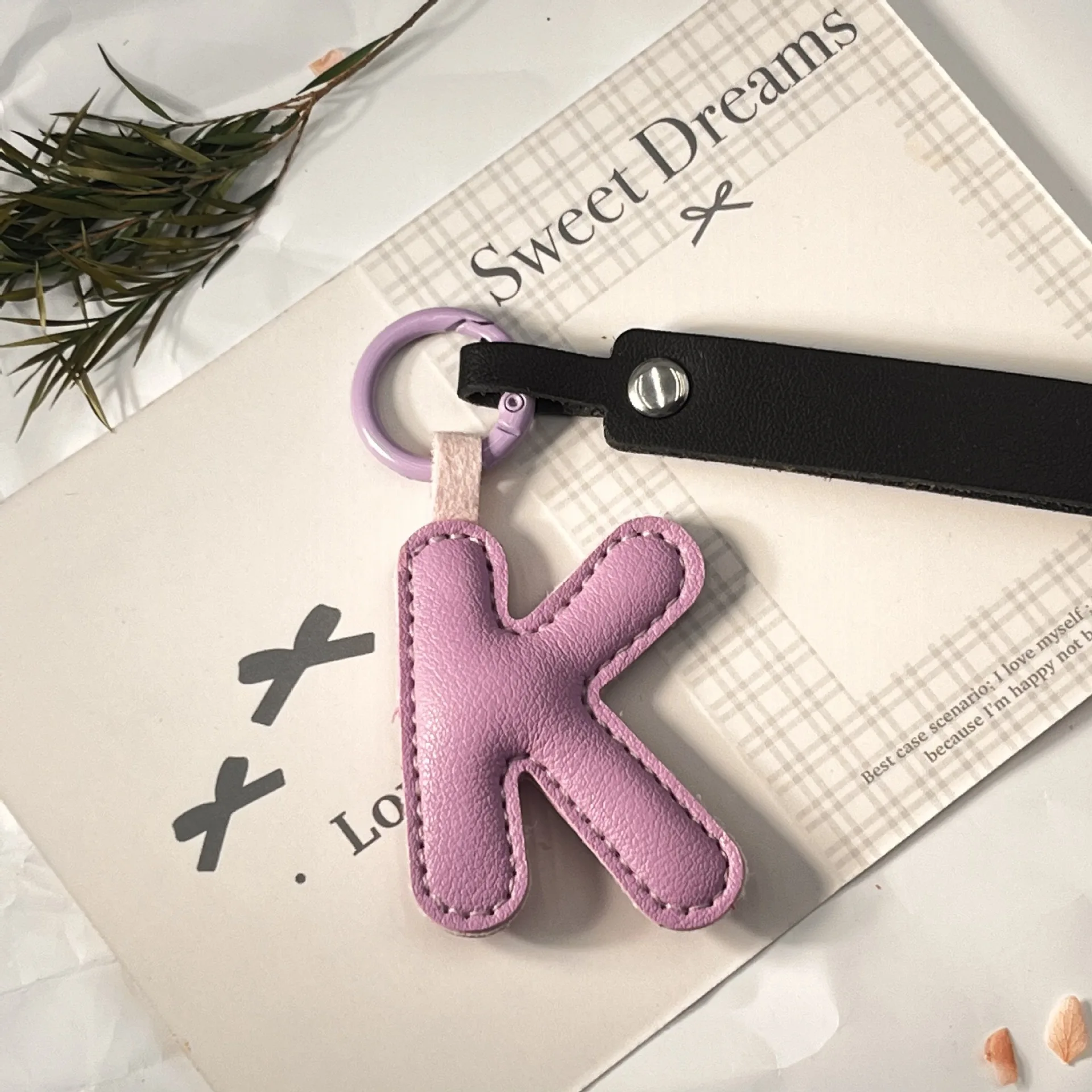 Niedlicher Personalisierter 26 A-Z Buchstaben DIY PU-Accessoire Mode-Schlüsselanhänger Verpackung Hängende Dekoration Schlüsselring Großhandel Anhänger Geschenk – Detail 14