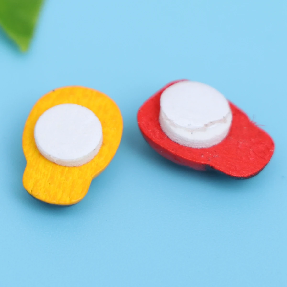 

120 pcs Wooden Mini Ladybugs Bee Miniature Molds For Fairy Garden Diy Decoration Micro Landscape Plant Ornament Red Yellow