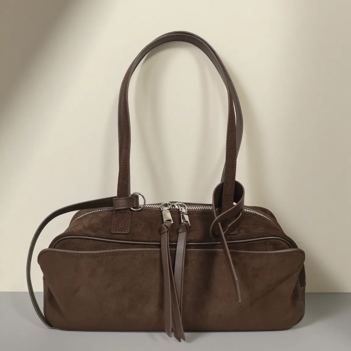 

Premium Sense Light Luxury 2025 New Matte Cowhide Bowling Tote Bag Portable Single Shoulder Underarm Pillow Bag Commuting