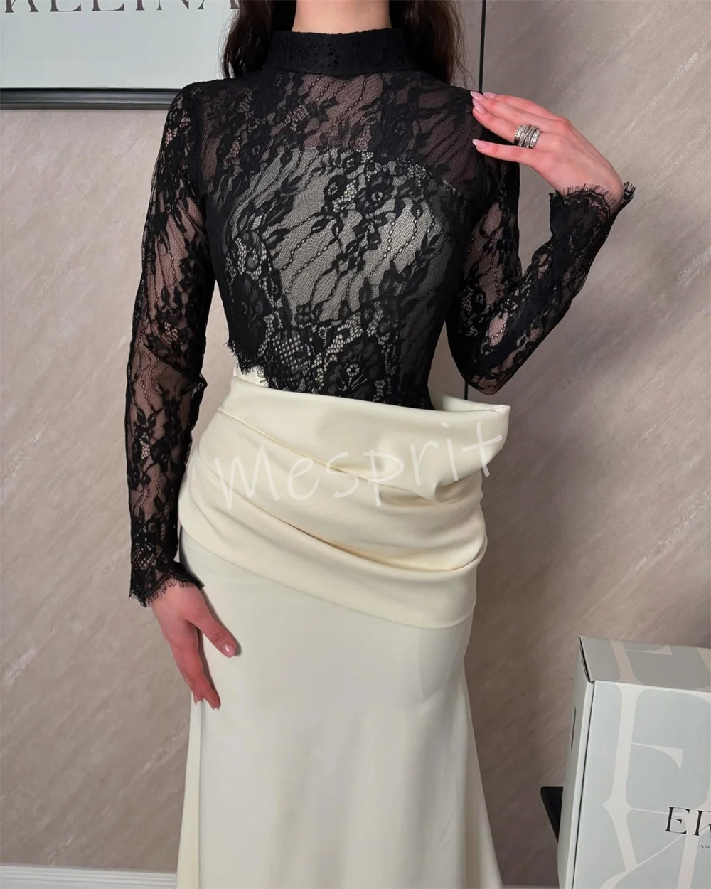 Maßgeschneiderte Elegante Jersey-Plissee-Spitzenmuster Meerjungfrau-Kleider mit Hohem Kragen, Lange Luxus-Partykleider, Schlicht und Hochwertig