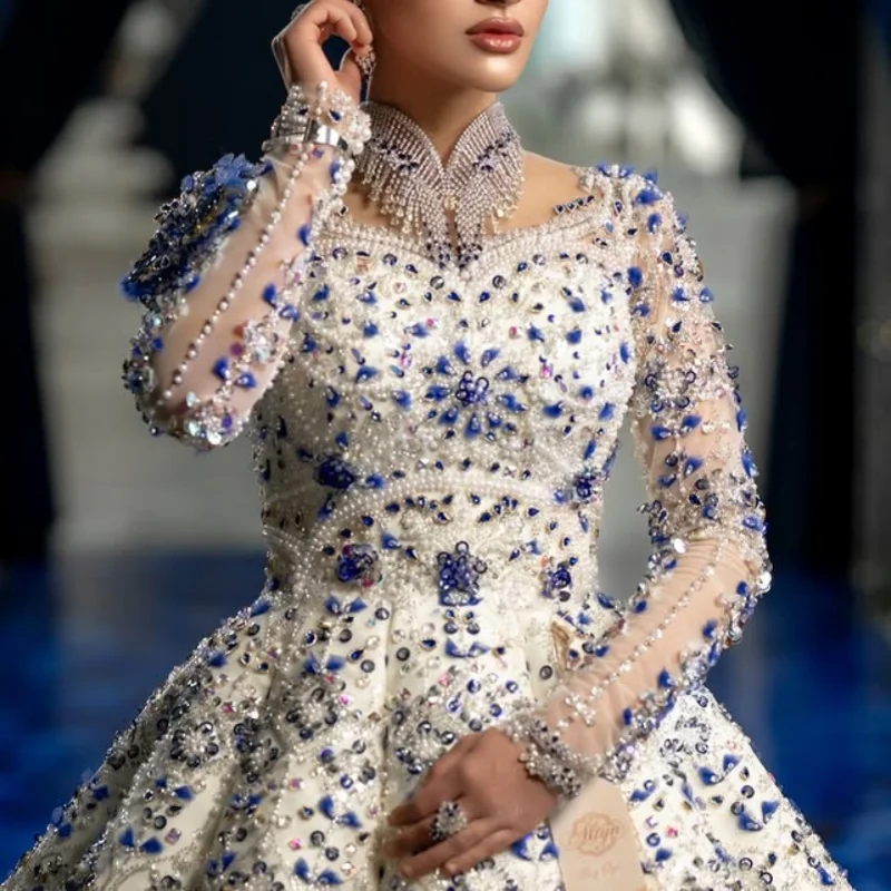 

Shiny gem luxury Quinceanera Dress off-shoulde Lace crystal decal Long tail vestidos de 15 Quinceanera ﻿Customize