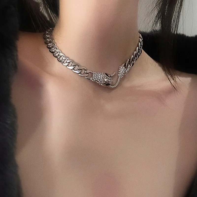 Sweet Cool Girl Snake Shape Clavicle Necklace, Engraved Punk Hip Hop Chain, Niche Trendy Women Jewelry Gift, Exquisite Details
