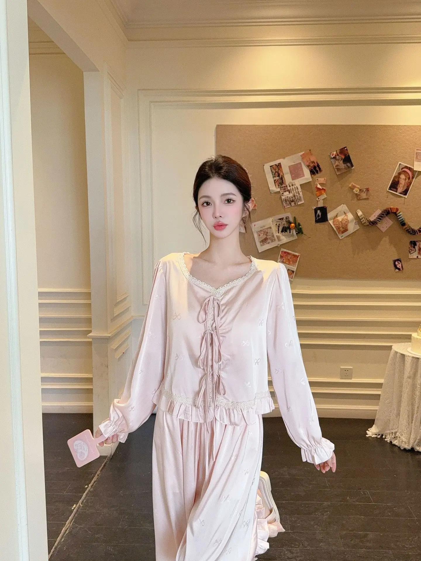 طقم بيجامات حريري للسيدات ملابس منزلية مثيرة مُزينة بالدانتيل وأكمام طويلة بنطلون بيجامات بدلة ربيع جديدة ملابس صالة فضفاضة ملابس نوم