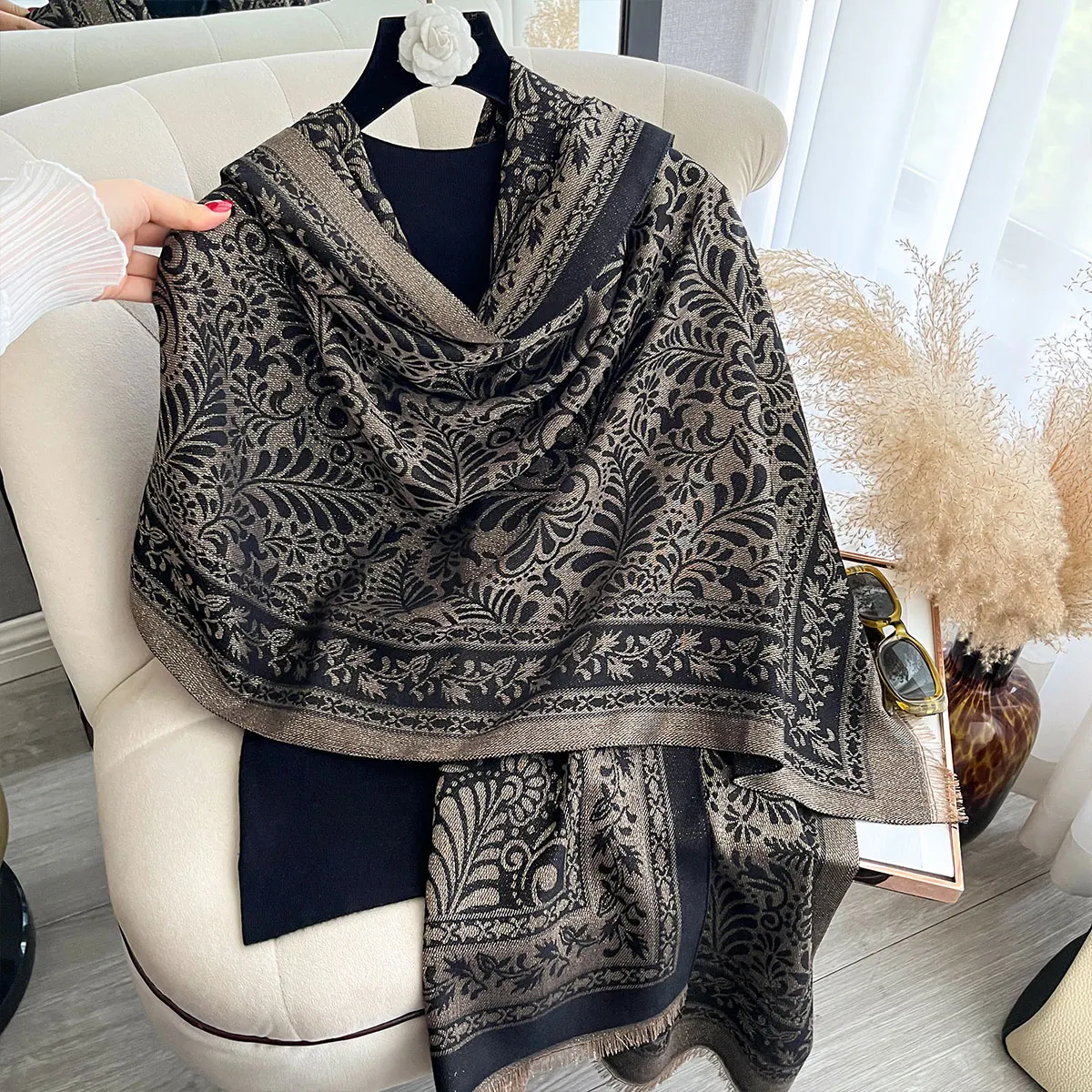 

Elegant Ladies Muslim Hijab Golden Thread long Scarf With Spring and Autumn Sun Protection Scarf Decoration Shawl Wrap Headscarf