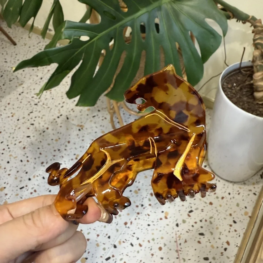 

Personalized Acetic Acid Acetate Animal Hair Claw Tiger Y2k Cartoon Hair Clip Cheetah Headdress Shark Clip Daily