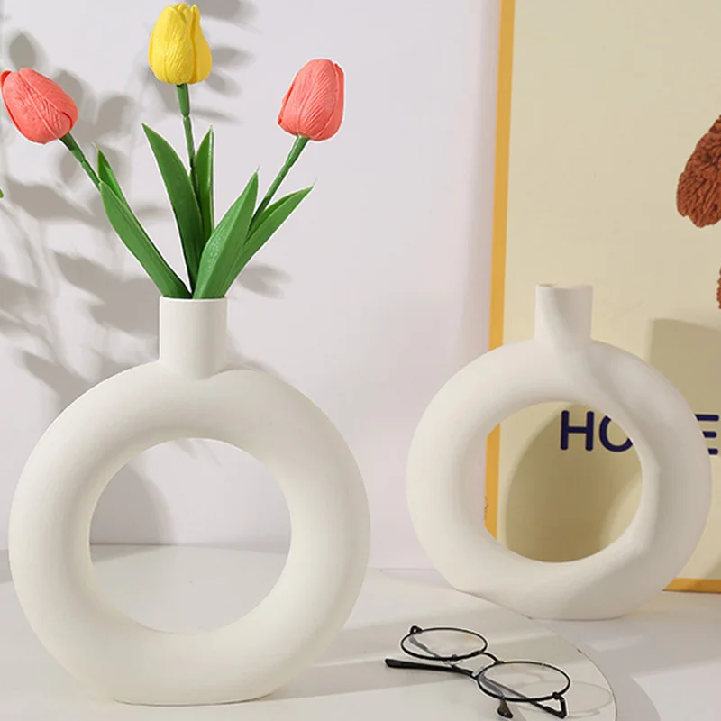 Minimalistische kreisförmige Kunststoffvase im Instagram-Stil, Wohnzimmervase, Esstisch, dekorative Vase, trockene Blumenvase, Ornament
