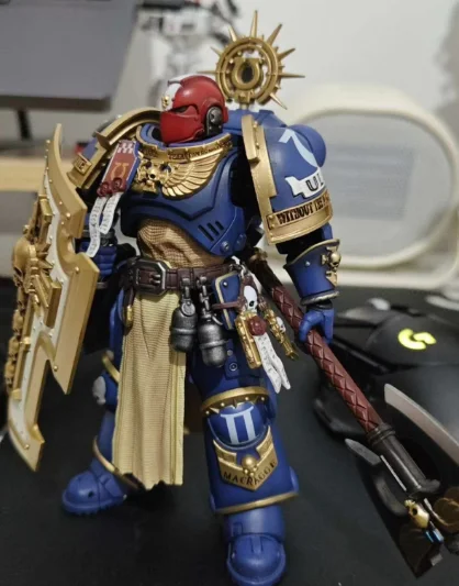 

Оригинальные фигурки JOYTOY Warhammer 40K Ultramarines Metaurus с топором Power Axe, щитом Stormshield и плазменным пистолетом, масштаб 1/18, аниме-стиль.