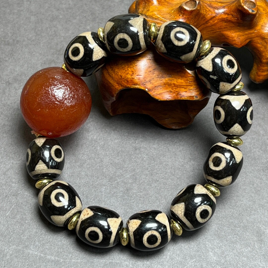 Fashion boutique leak picking special natural Tibetan high oil-coated pulp old agate three-eye dzi beads bracelet bracelet jewel